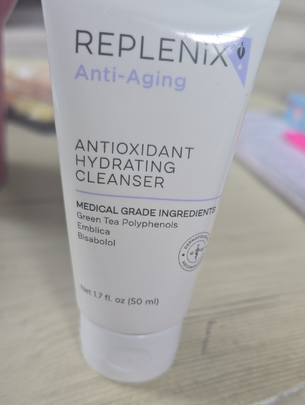 Anti-Aging Antioxidant Hydrating Cleanser — White